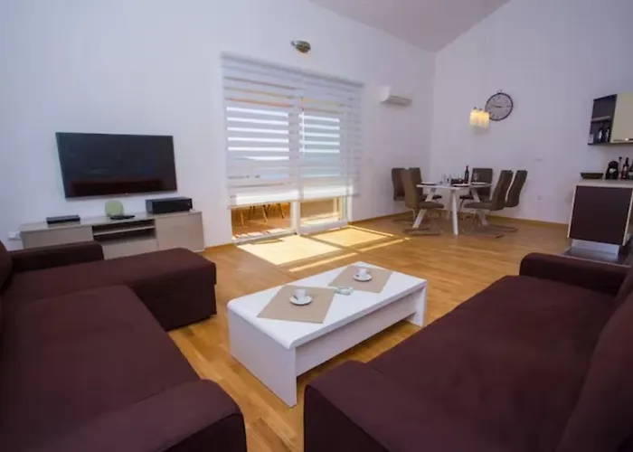 Amazing Apartment**** With Sea View In *